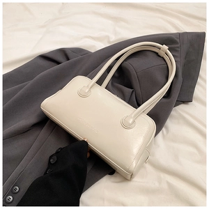 Detail of creamy white PU leather shoulder bag with embossed SHIYUBAG logo on front
