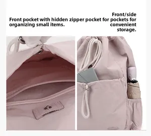 Détail du sac à dos avec poches zippées et fermeture magnétique en nylon résistant