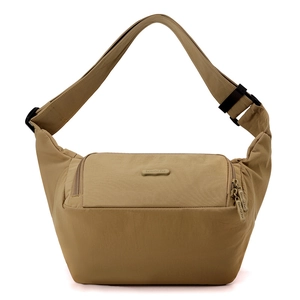 Détail du sac bandoulière en nylon kaki avec double fermeture éclair et boucle de sangle