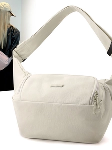 Sac bandoulière femme en nylon crème avec large bandoulière et logo de marque