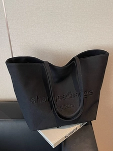 Minimalist black large capacity canvas tote bag with embroidered letters for daily commuting