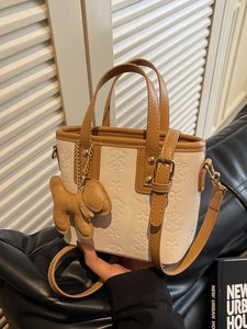 Damen Mode PU Leder Beuteltasche Mit Sternenprägung Verstellbarem Riemen Und Hund Anhänger Umhängetasche Für Alltag