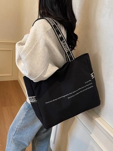 Sac fourre-tout en toile noire à grande capacité avec imprimé et bandoulière large