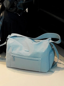 Hellblaue Reisetasche aus Nylon mit verstellbarem Schultergurt und großem Fassungsvermögen