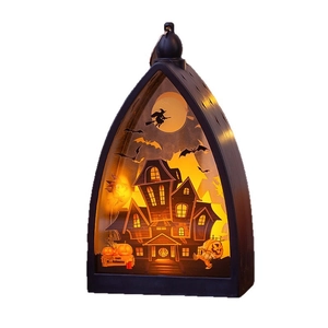 Lanterna luminosa di Halloween con silhouette di castello e calda luce a LED