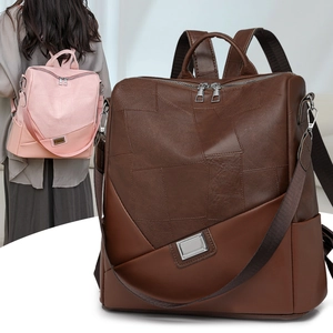 Dettaglio di zaini vintage da donna in pelle PU in marrone e rosa con trama a quadratini
