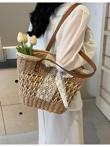 Sac Fourre-tout en Paille Tissé pour Femmes Grande Capacité Sac à Bandoulière Ajouré Avec Décoration Nœud en Dentelle Vacances