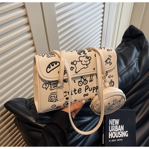 Detalle del bolso de hombro blanco en cuero PU con grafiti de cachorro y monedero redondo