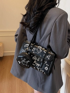 Bolso de hombro negro con graffiti de perritos y monedero circular complementario