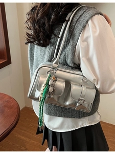 Borsa a Tracolla Boston in Pelle PU Retrò per Donna Multitasche Borsa da Sottobraccio Con Ciondolo a Orsetto Chiusura a Cerniera Moda Tinta Unita