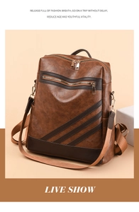 Detailansicht der Retro-Tasche in Karamellbraun mit Goldbeschlägen und Streifen
