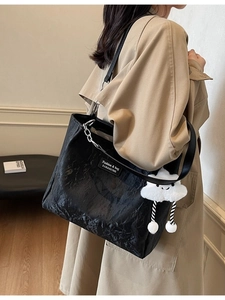 Women Fashion Wrinkled PU Leather Tote Bag Large Capacity Shoulder Bag With Silver Chain And Cute Cloud Plush Pendant