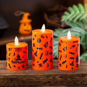 Set di tre candele LED arancioni per Halloween con motivi grafici neri festivi