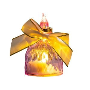 Bougie LED rose avec verre facetté et décoration de ruban crème pour l'ambiance