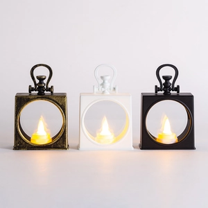 Drei Vintage-LED-Laternen in Gold, Weiß und Schwarz mit warmem Kerzenlicht