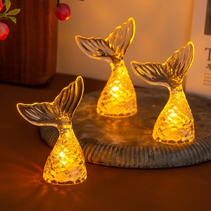 Luz Nocturna de Vela LED de Cola de Sirena Creativa Textura de Escamas de Pez Brillo Cálido Purpurina Adorno de Escritorio para Decoración de Fiesta Cumpleaños Hogar