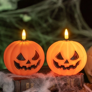 Due candele LED a zucca con volti di Halloween per decorazioni da tavolo festive