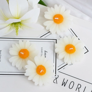 Daisy shaped scented candles set of 4 with white petals and orange center for home decor