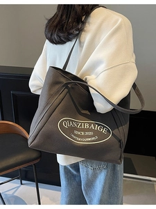 Bolso tote grande de lona gris oscuro con letras blancas para el uso diario casual