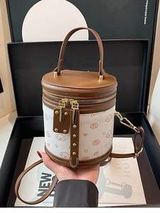 Mini sac seau en toile avec motif chien et cuir marron dans une boîte cadeau