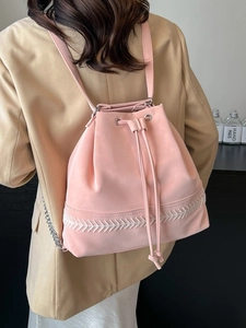 Zaino a secchiello in pelle PU rosa per donna con ricamo bianco e catena in argento