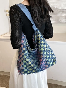 Contrast checkered denim tote bag with frayed edge detail for daily commuting
