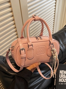 Sac Bowling Femme en Cuir PU Avec Pendentif Gaufrage de Lettres Sac Bandoulière Main pour Trajet Quotidien Style Urbain