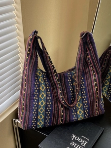 Bolso hobo étnico de lona con rayas de arcoíris y correa ajustable con diseños coloridos