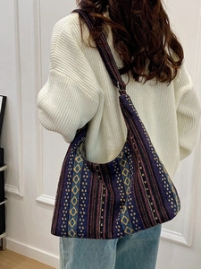 Bolso hobo étnico con rayas arcoíris, tejido geométrico y correa ajustable
