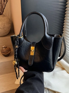 Sac seau rétro en cuir noir pour femme avec fermoir doré et pendentif en corde tressée