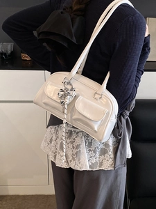 Bolso de hombro de cuero sintético blanco con bolsillos dobles y colgante de lazo