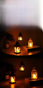 Λεπτομέρεια από vintage LED φανάρι Halloween με ζεστό φως κεριού και κρίκο ανάρτησης