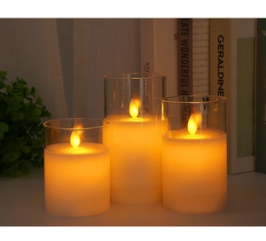 Set di tre candele a LED in vetro con luce calda gialla ed effetto fiamma viva