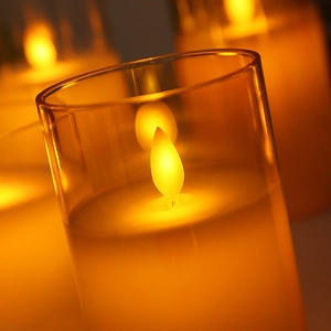 Candela LED con fiamma oscillante e telecomando in barattolo di vetro con luce ambrata