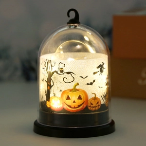 Detailansicht der Halloween LED-Kuppellampe mit Kürbis- und Hexen-Silhouette-Mustern