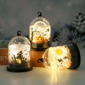 Detail der Halloween LED-Kuppelleuchten mit Gruselschloss- und Kürbissilhouetten