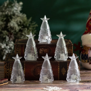 6er-Set transparente LED-Weihnachtsbaum-Nachtlichter mit Sternspitzen auf Vintage-Büchern