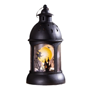 Halloween lantaarn met silhouet van heks en kasteel op een zwart mat frame