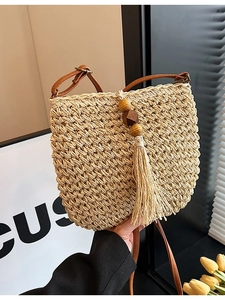 Borsa Tracolla Secchiello In Paglia Intrecciata Donna Con Perline In Legno Nappe Design Per Spiaggia E Vacanze