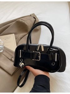 Sac Bowling pour Femme en Cuir PU à la Mode Avec Pendentif Coeur Chic Boucle de Ceinture Sac à Main Bandoulière Grande Capacité