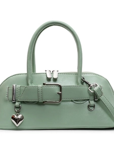 Sac bowling en cuir vert menthe avec pendentif cœur et bandoulière amovible