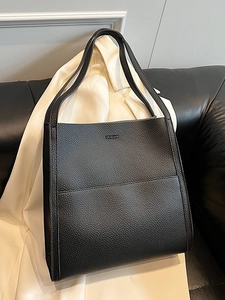 Minimalist black lychee pattern leather tote bag with elegant shoulder strap design