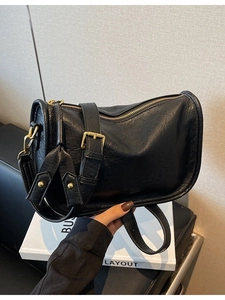 Women Vintage PU Leather Crossbody Bag Fashion Crinkle Texture Pillow Bag Gold Hardware Commuting Shoulder Bag with Tassel