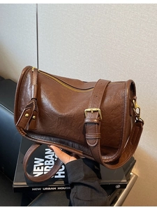 Vintage brown leather boston bag with adjustable shoulder strap for daily commuting wear