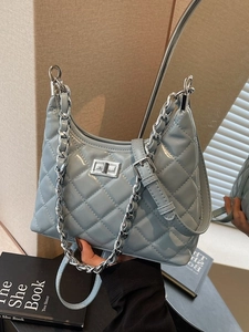 Chic quilted rhombic chain bag in light blue faux leather with adjustable strap