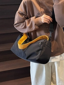 Sac Boston en Toile de Grande Capacité pour Femmes Sac à Épaule Décontracté Avec Bandoulière Contrastée Sac à Main de Voyage À La Mode