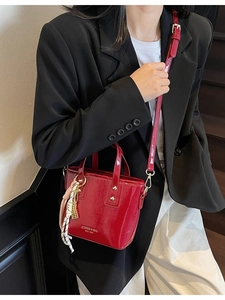 Women Fashion PU Leather Bucket Bag Crossbody Shoulder Bag With Decorative Charms Minimalist Small Tote Everyday Casual