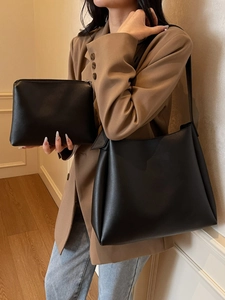 Grand sac cabas noir en cuir PU avec pochette assortie et bandoulière large minimaliste