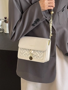 Sac Bandoulière Femme en Cuir PU Matelassé Petit Sac Carré Texture Tissée Sac à Épaule Chaîne Avec Ajusteur Boule Dorée