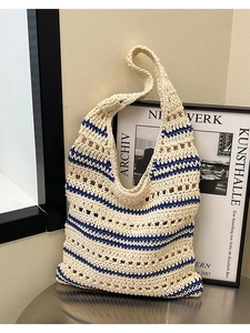 Sac fourre-tout au crochet avec rayures bleu marine et design ajouré pour les vacances